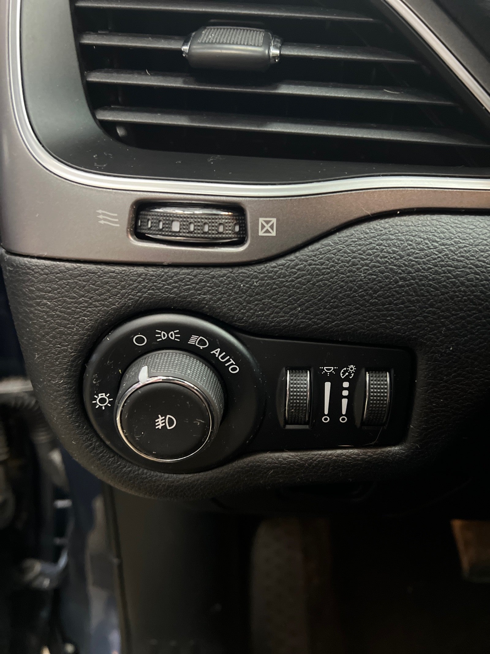 2020 Jeep Cherokee Altitude