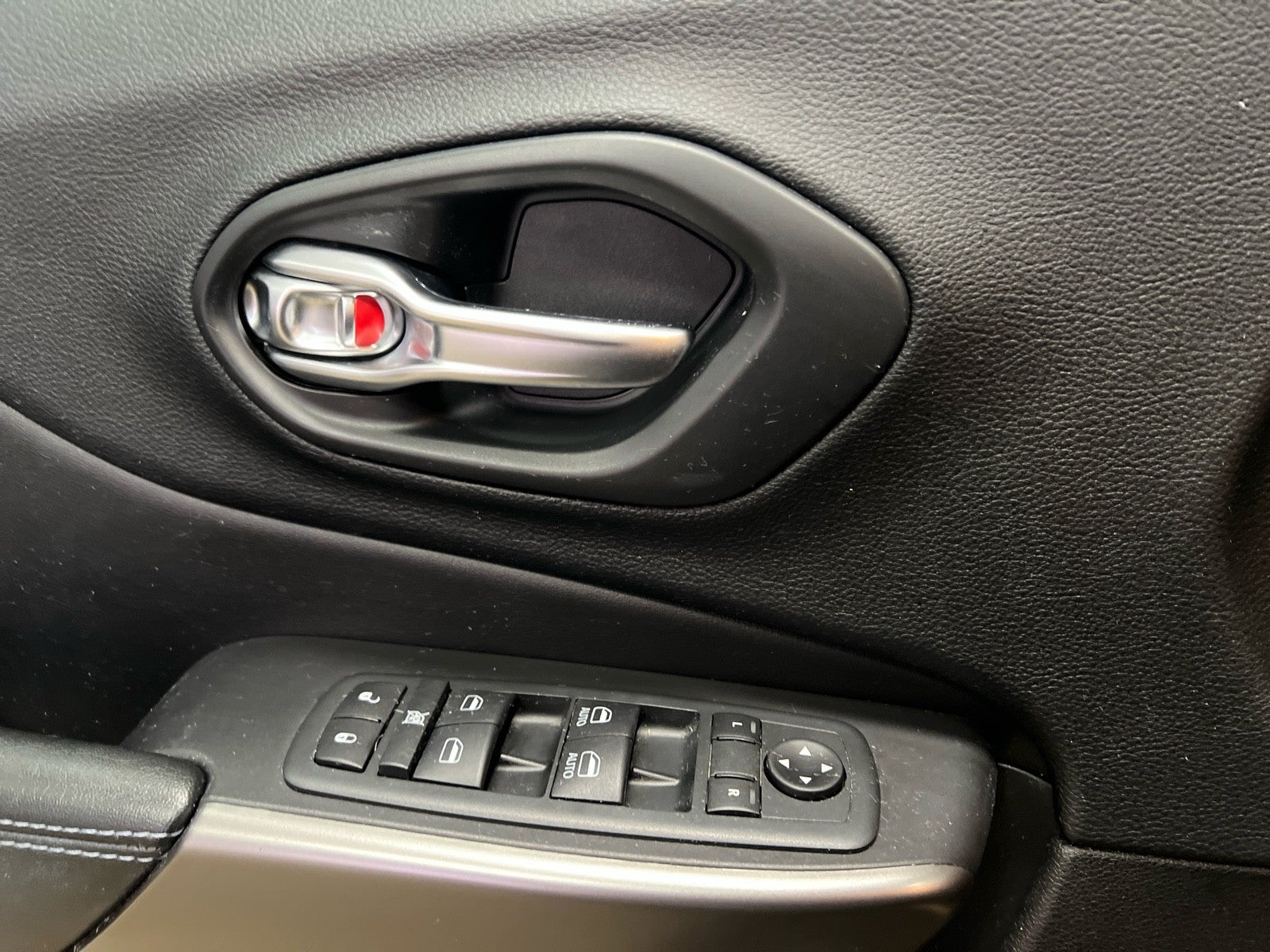 2020 Jeep Cherokee Altitude