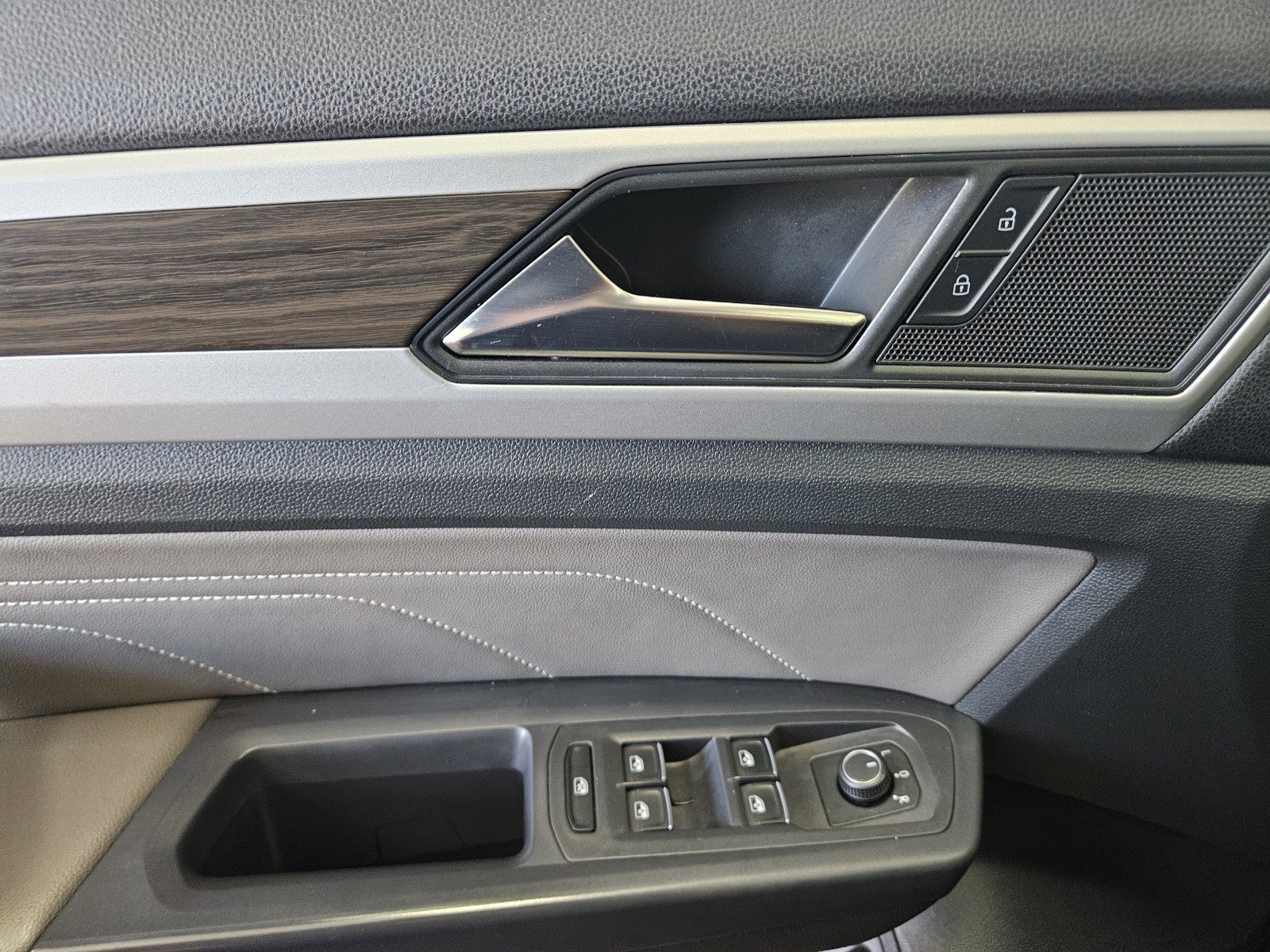 2021 Volkswagen Atlas 3.6L V6 SE w/Technology