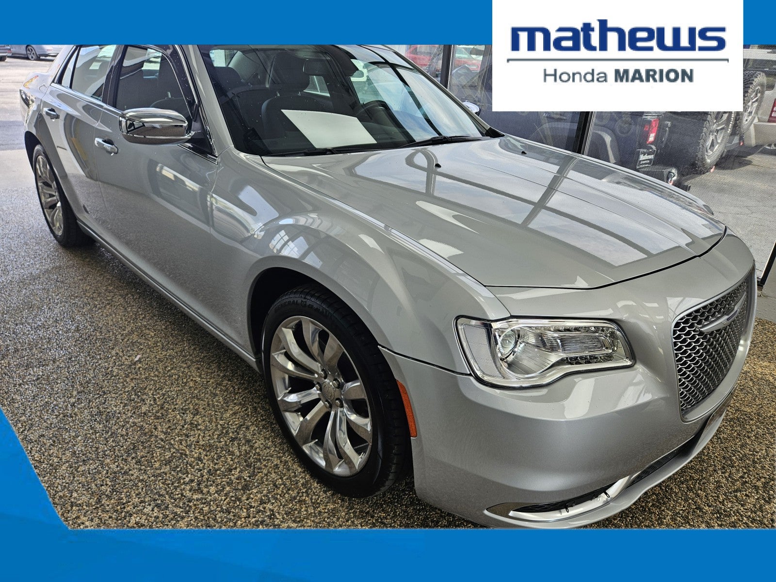 2019 Chrysler 300 Touring's photo