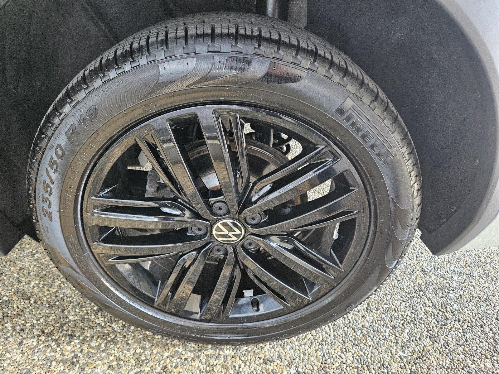 2022 Volkswagen Tiguan SE R-Line Black