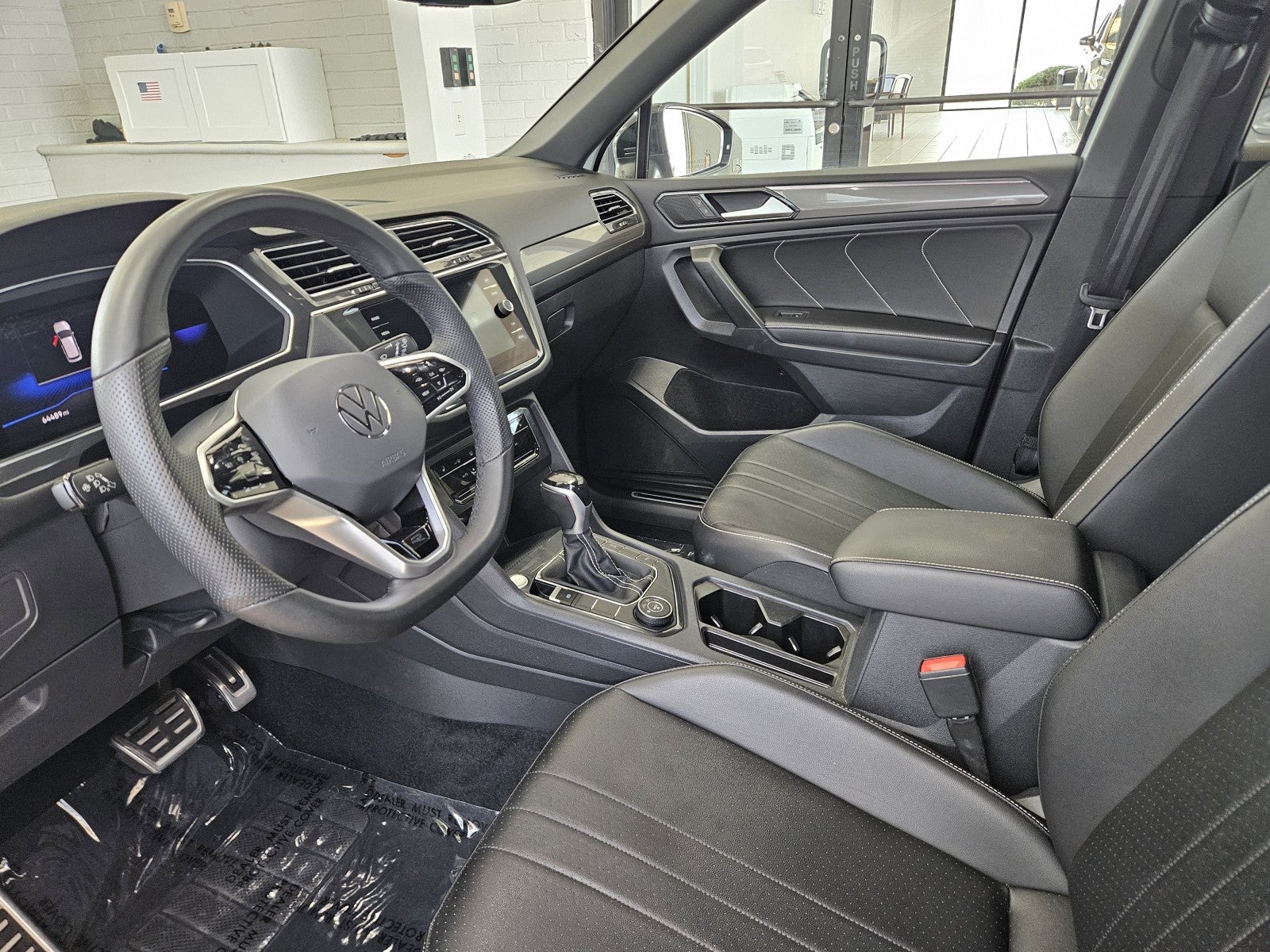 2022 Volkswagen Tiguan SE R-Line Black