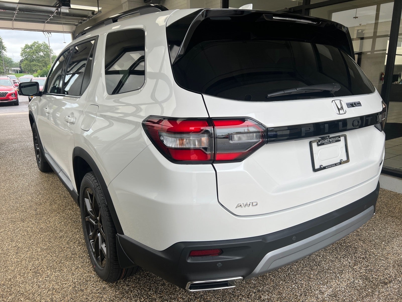 2025 Honda Pilot AWD Touring w/HPD Wheels