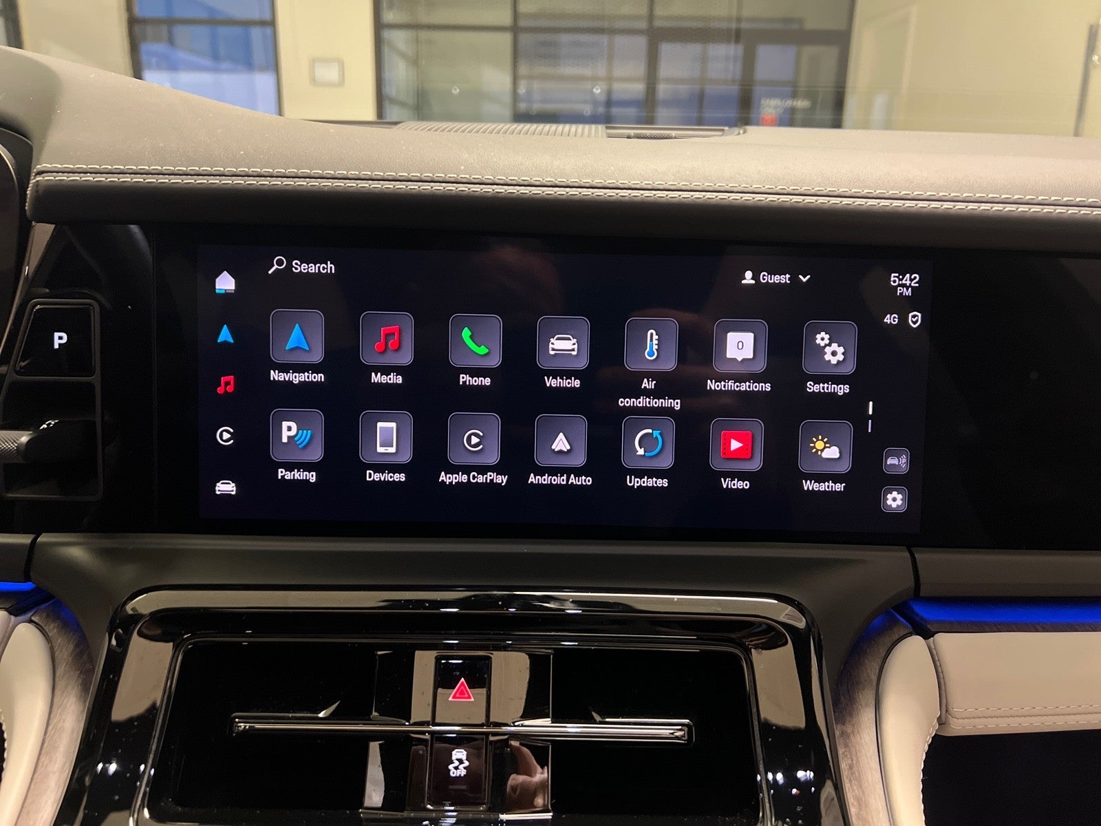 2024 Porsche Panamera 4