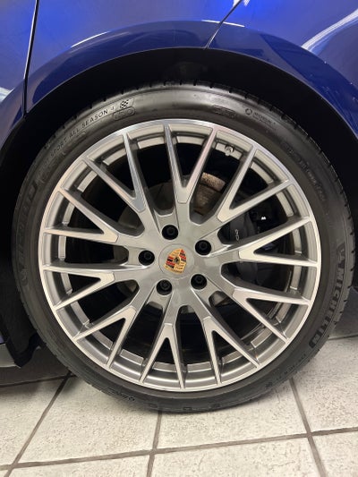 2024 Porsche Panamera 4